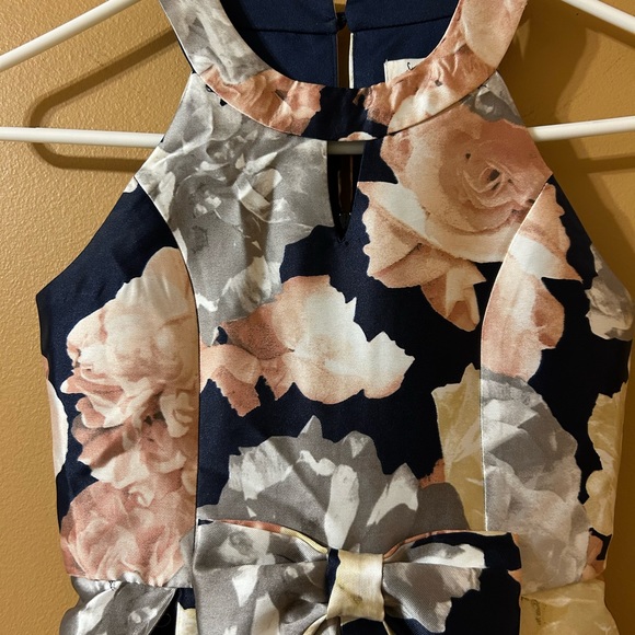 Flowered hi-low dress - Picture 2 of 8